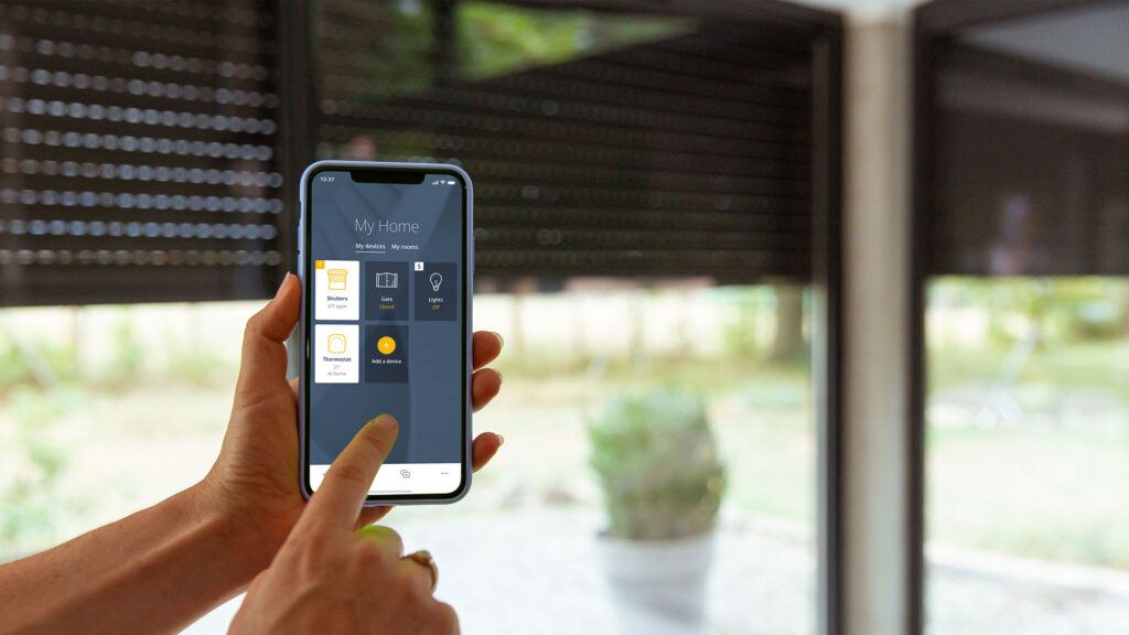 App bediening van ZonEx rolluik in Enschede met Somfy motoren
