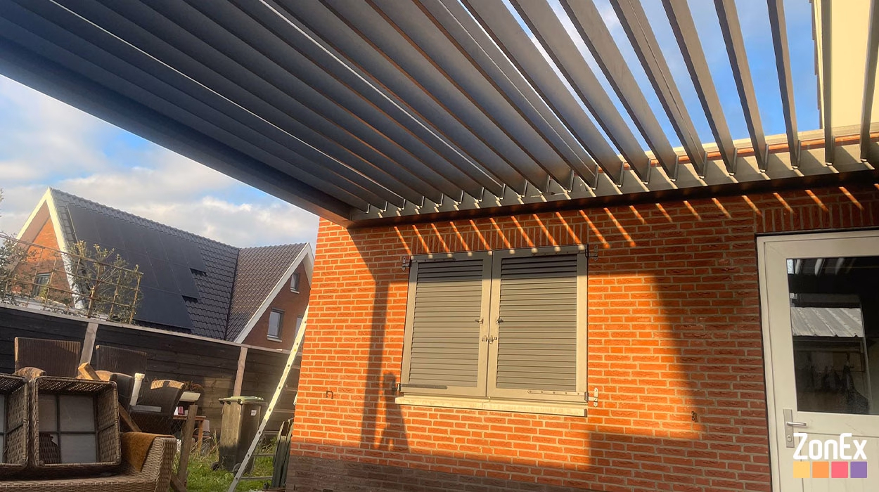 ZONEX 2024-02-29 Lamellendak met zijscreens en Led verlichting woning Hengelo 3