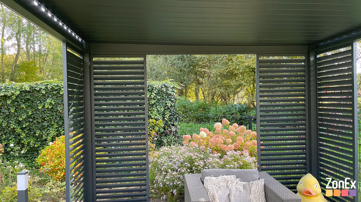 ZONEX 2024 vrijstaand lamellendak overkapping met zijwanden lamellen 1
